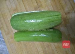 西葫芦炒肉片的做法图解1