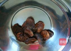冰糖杏干桂圆茶的做法图解1
