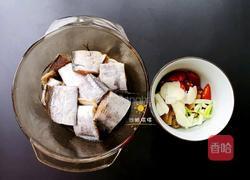 酸辣香酥带鱼的做法图解2