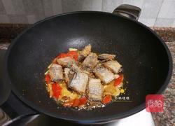 酸辣香酥带鱼的做法图解9