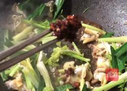 老干妈炒花甲的做法图解5