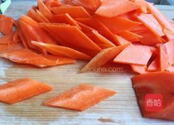 家常素炒胡萝卜的做法图解2