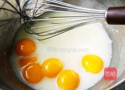 下午茶#8寸芝麻戚风蛋糕的做法图解3