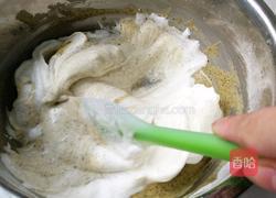 下午茶#8寸芝麻戚风蛋糕的做法图解12