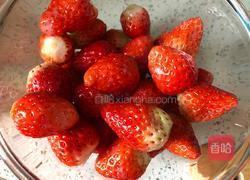 草莓奶昔的做法图解1