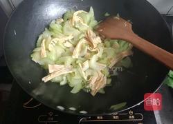 西芹炒腐竹的做法图解4