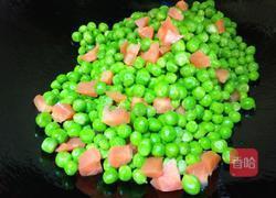 豌豆炒腊肠的做法图解8