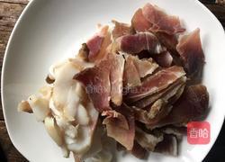 腊肉炒莴笋的做法图解1