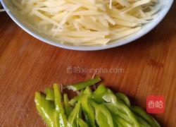 青椒土豆丝的做法图解1