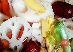 电饭煲莲藕胡萝卜排骨汤的做法图解4