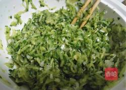 黄瓜虾仁鸡蛋水饺的做法图解3