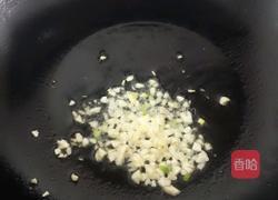 百合桃仁炒虾仁的做法图解5