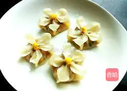 Illustration of how to make delicious and beautiful steamed dumplings (detailed process from filling to shape) 12