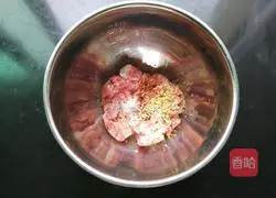 How to make delicious and beautiful steamed dumplings (detailed process from filling to shape) Illustration 2