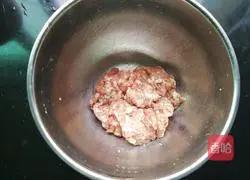 How to make delicious and beautiful steamed dumplings (detailed process from filling to shape) Illustration 3