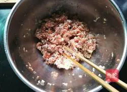 How to make delicious and beautiful steamed dumplings (detailed process from filling to shape) Illustration 6