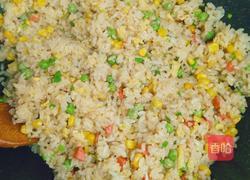 玉米豌豆鸡蛋火腿炒饭的做法图解8