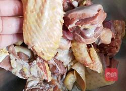 红烧红公鸡的做法图解1