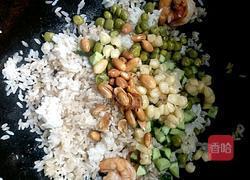 蝦仁菠蘿炒飯的做法圖解7