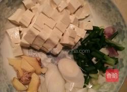 清炖鲈鱼豆腐汤的做法图解2