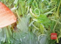 凉拌菠菜肉丝粉的做法图解2