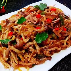 海鲜菇肉丝炒粉的做法[图]