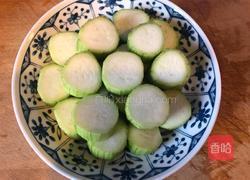 蒜蓉蒸丝瓜的做法图解2