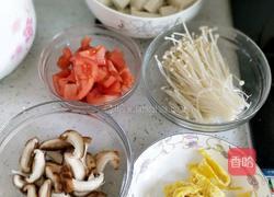 番茄菌菇豆腐汤的做法图解1