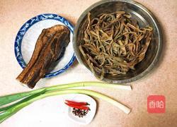 干豆角蒸腊肉的做法图解1