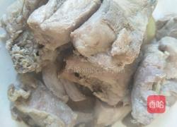 红烧排骨炖土豆的做法图解1