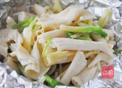 青椒炒鹅肠的做法图解3