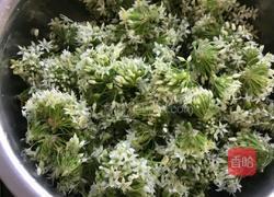 韭菜花的做法图解1