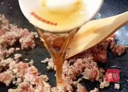 Illustration of how to steam edamame with minced meat 5