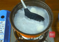 韩式鳀鱼年糕汤的做法图解2