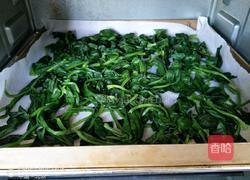 制作宝宝辅食菜粉的做法图解4