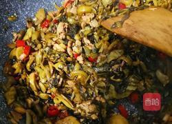 酸菜炒肉的做法图解2