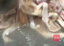 鸭爪焖排骨的做法图解2