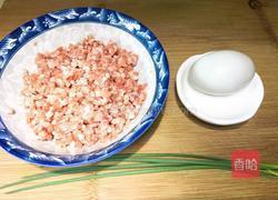 咸蛋黄蒸肉饼的做法图解1