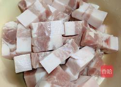  玫瑰腐乳红烧肉的做法图解1