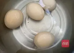 Illustration of how to make cold flowered eggs 2