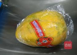 牛奶木瓜蒸蛋的做法图解1