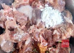 酱香排骨炆土豆的做法图解1