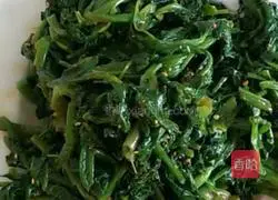 Cold and Spicy Spinach Recipe Illustration 12