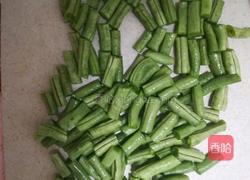 土豆豆角焖面的做法图解2