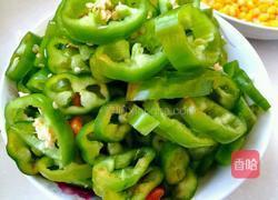 尖椒炒鸡蛋的做法图解1