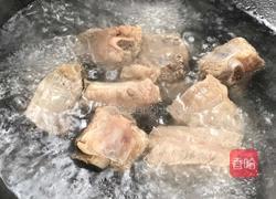 美白养颜汤（茯苓炖排骨）的做法图解1