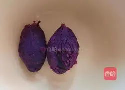 Illustration of how to make purple sweet potato rolls stuffed with roses 1