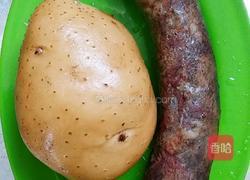 腊肠蒸风琴土豆的做法图解1