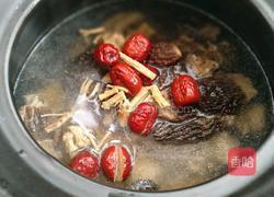 羊肚菌鸡汤的做法图解9