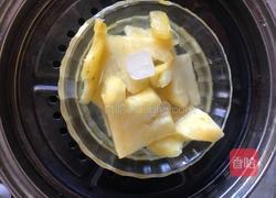 百合枸杞蒸菠萝的做法图解3